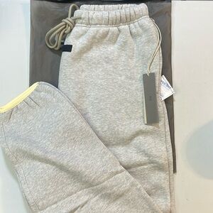 fear of god essentials light heather grey 2024 sweatpants